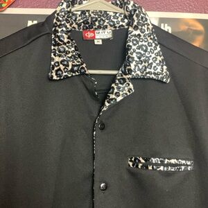 IZ IT U SILVER CHEETAH PRINT LOUNGE SHIRT SIZE M